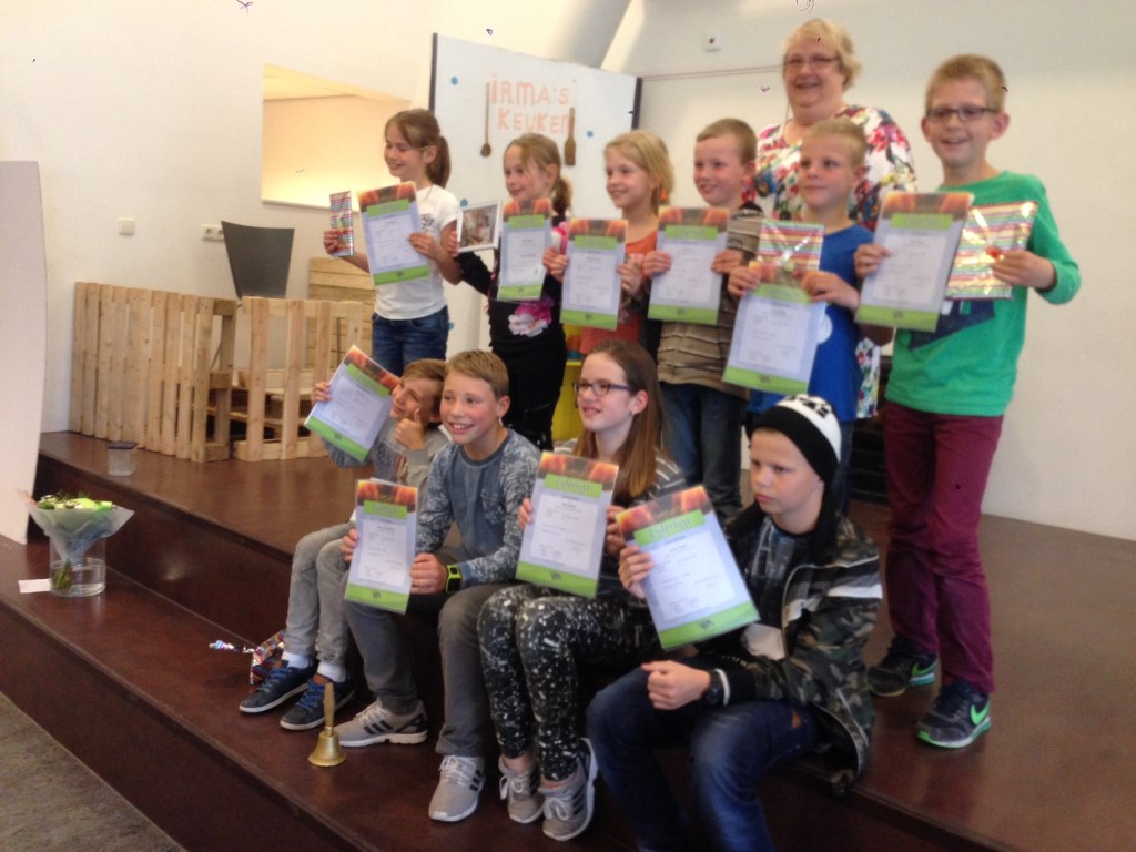 Trotse examen kandidaten behalen typediploma! 